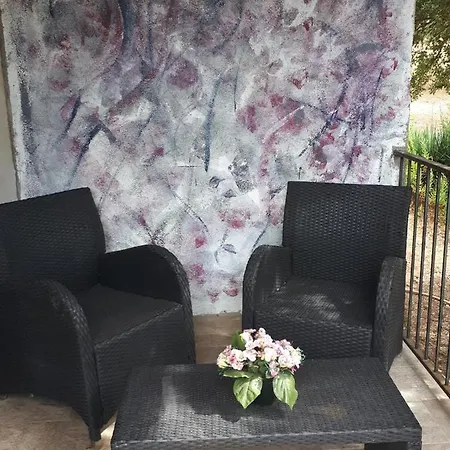 Semesterbostad Casa Gattu *